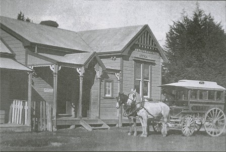 Horse bus outside Havelock North Post Office 1911