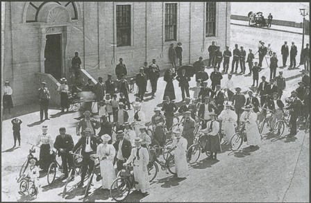 Cycling enthusiasts in Napier, circa 1900