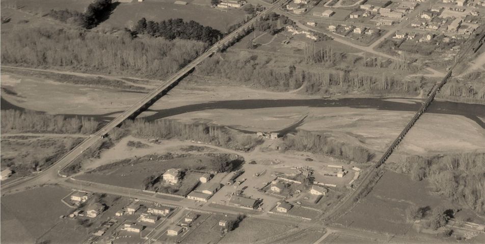 WAIPUKURAU - THE WAIPUKURAU SHINGLE COMPANY &amp; PATANGATA COUNTY COUNCIL YARDS AND OFFICES ON LINDSAY ROAD - 1958