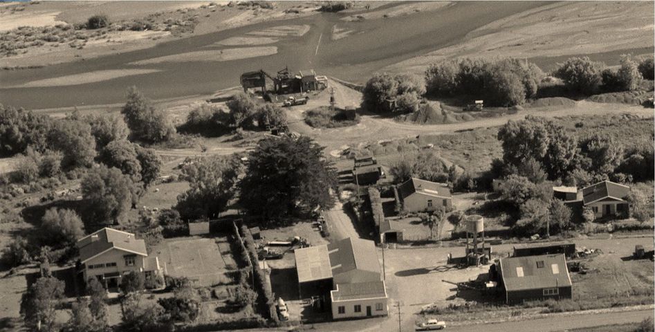 WAIPUKURAU - THE WAIPUKURAU SHINGLE COMPANY &amp; PATANGATA COUNTY COUNCIL YARDS AND OFFICES ON LINDSAY ROAD - 1958