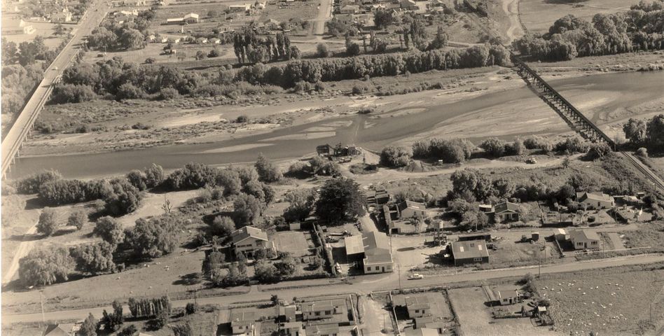 WAIPUKURAU - THE WAIPUKURAU SHINGLE COMPANY &amp; PATANGATA COUNTY COUNCIL YARDS AND OFFICES ON LINDSAY ROAD - 1958