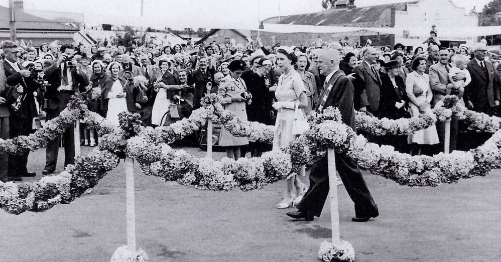 WAIPUKURAU - THE 1954 ROYAL VISIT TO TOWN
