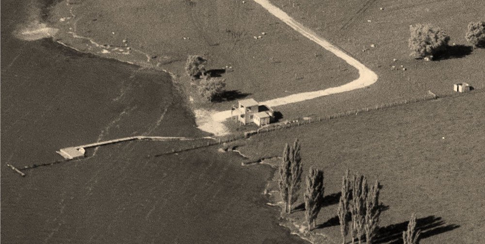 WAIPUKURAU - A LOT OF WATER ACTIVITIES ON HATUMA LAKE (1958 PHOTO)