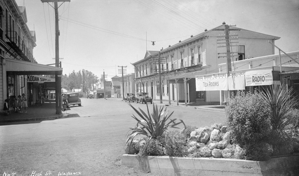 WAIPAWA - FROM THE RUATANIWHA-HIGH STREET CORNER BACK IN THE '40s