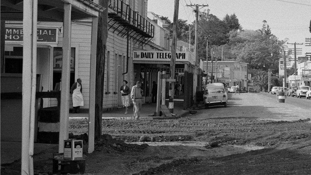 NO ORANGE CONES - WAIPAWA IN 1958 - ENABLING TRAFFIC ACCESS TO THE NEW BRIDGE - IT'S ALL A-GO ON HIGH STREET.