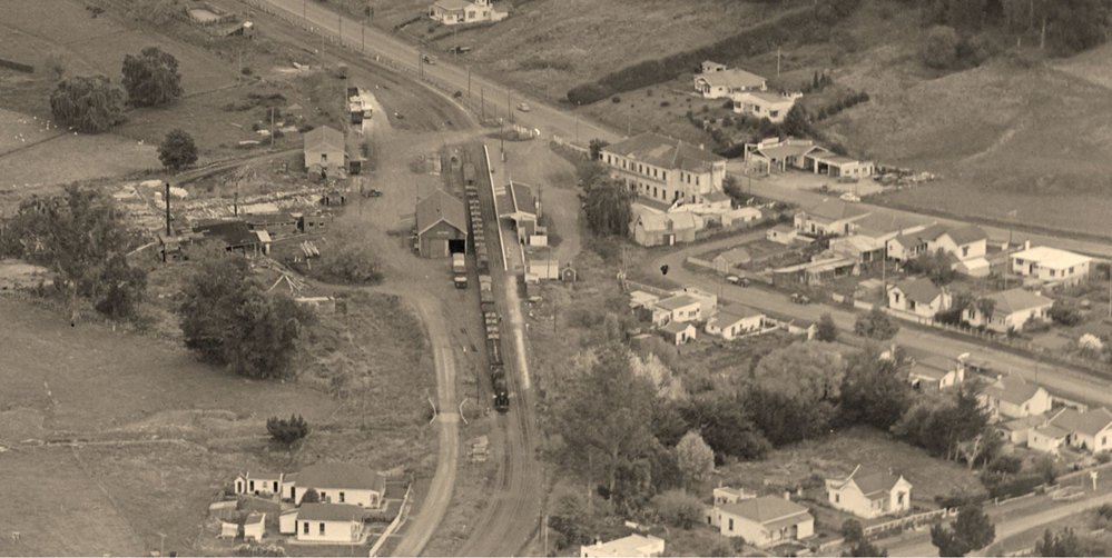 WAIPAWA - ALONG AT SEDGWICK THE IMPERIAL HOTEL &amp; RAILWAY STATION - APRIL 1951