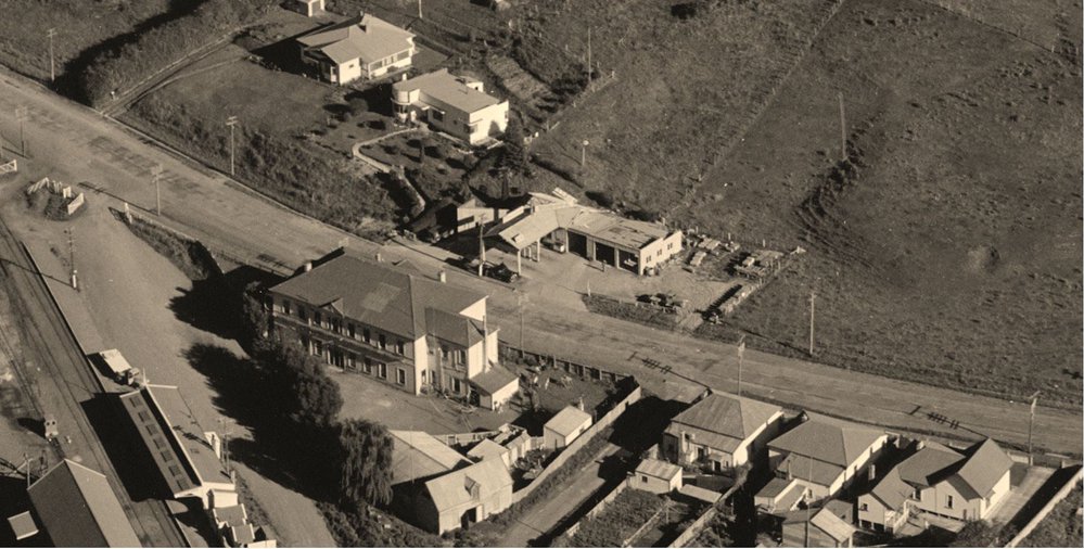 WAIPAWA - THE TOWNSHIP OF SEDGWICK - THE DE LUXE SERVICE STATION