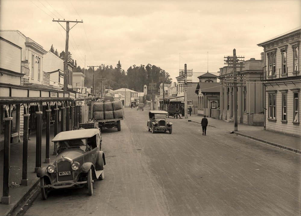 WAIPAWA - ALONG HIGH STREET IN THE LATE 20s