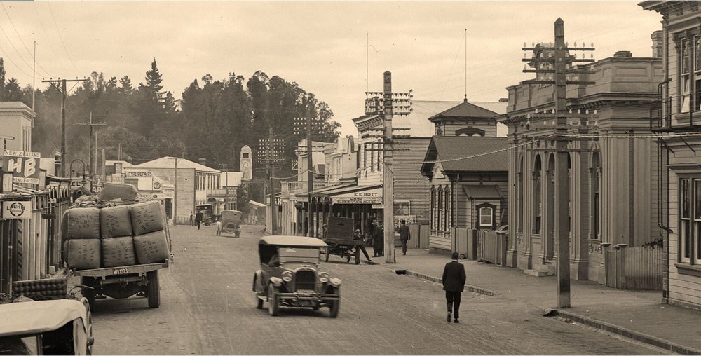 WAIPAWA - ALONG HIGH STREET IN THE LATE 20s