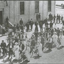 Cycling enthusiasts in Napier, circa 1900