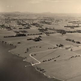 WAIPUKURAU - A LOT OF WATER ACTIVITIES ON HATUMA LAKE (1958 PHOTO)