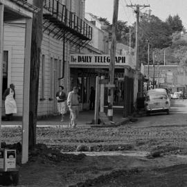 NO ORANGE CONES - WAIPAWA IN 1958 - ENABLING TRAFFIC ACCESS TO THE NEW BRIDGE - IT'S ALL A-GO ON HIGH STREET.